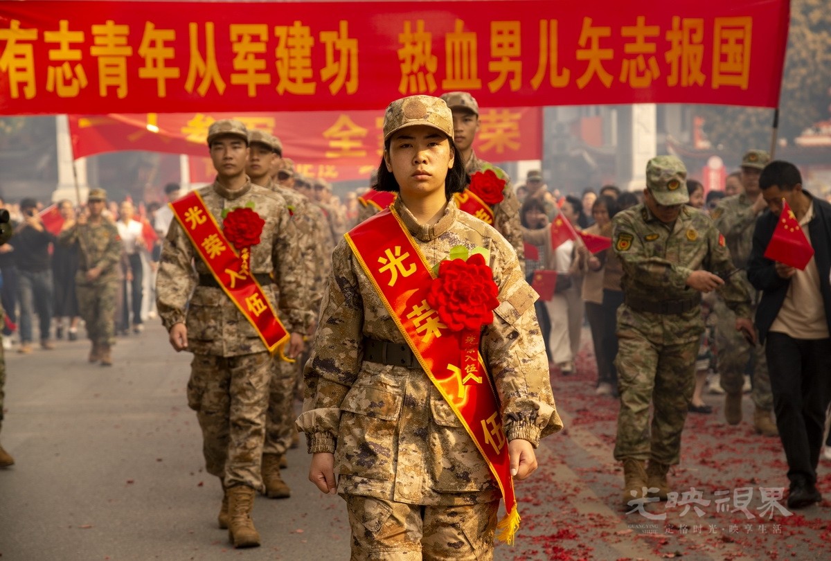 黄焕刚-英姿飒爽-W8Xit5ZFSP.jpg