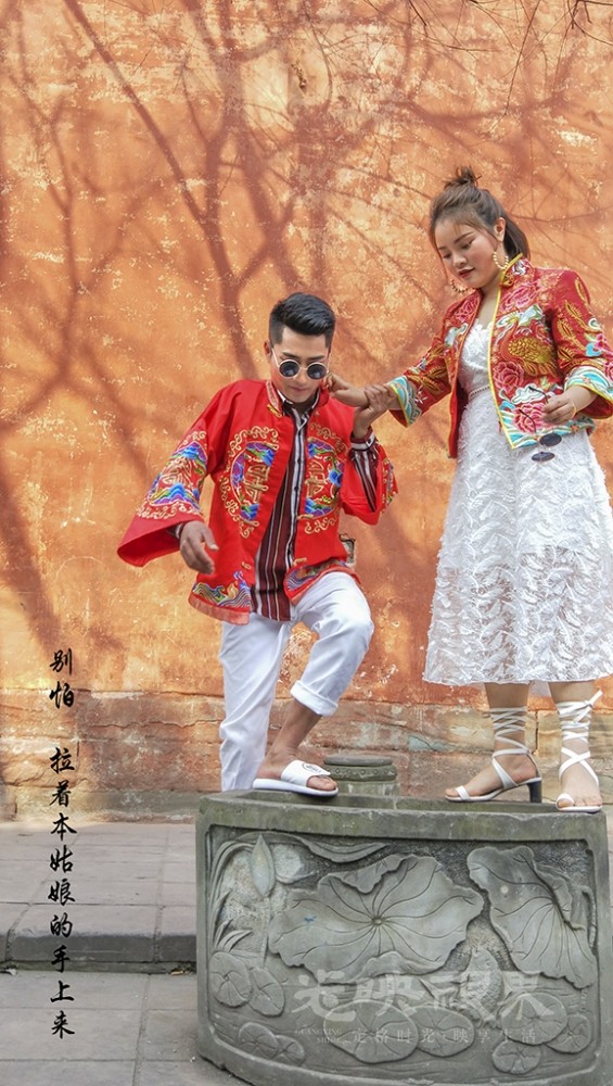 拉着我 小图.jpg