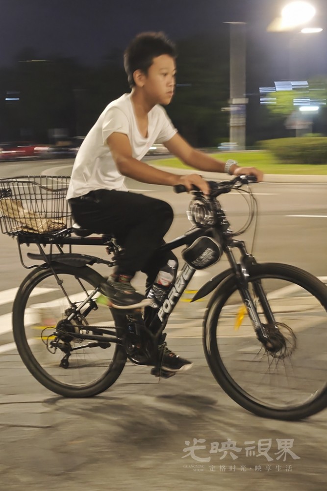 小骑手1024.jpg