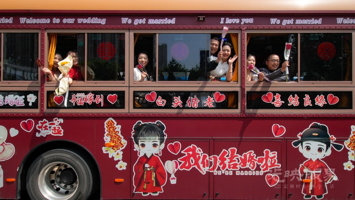47李静-“520”专车86mQ4Y2atKin.jpg