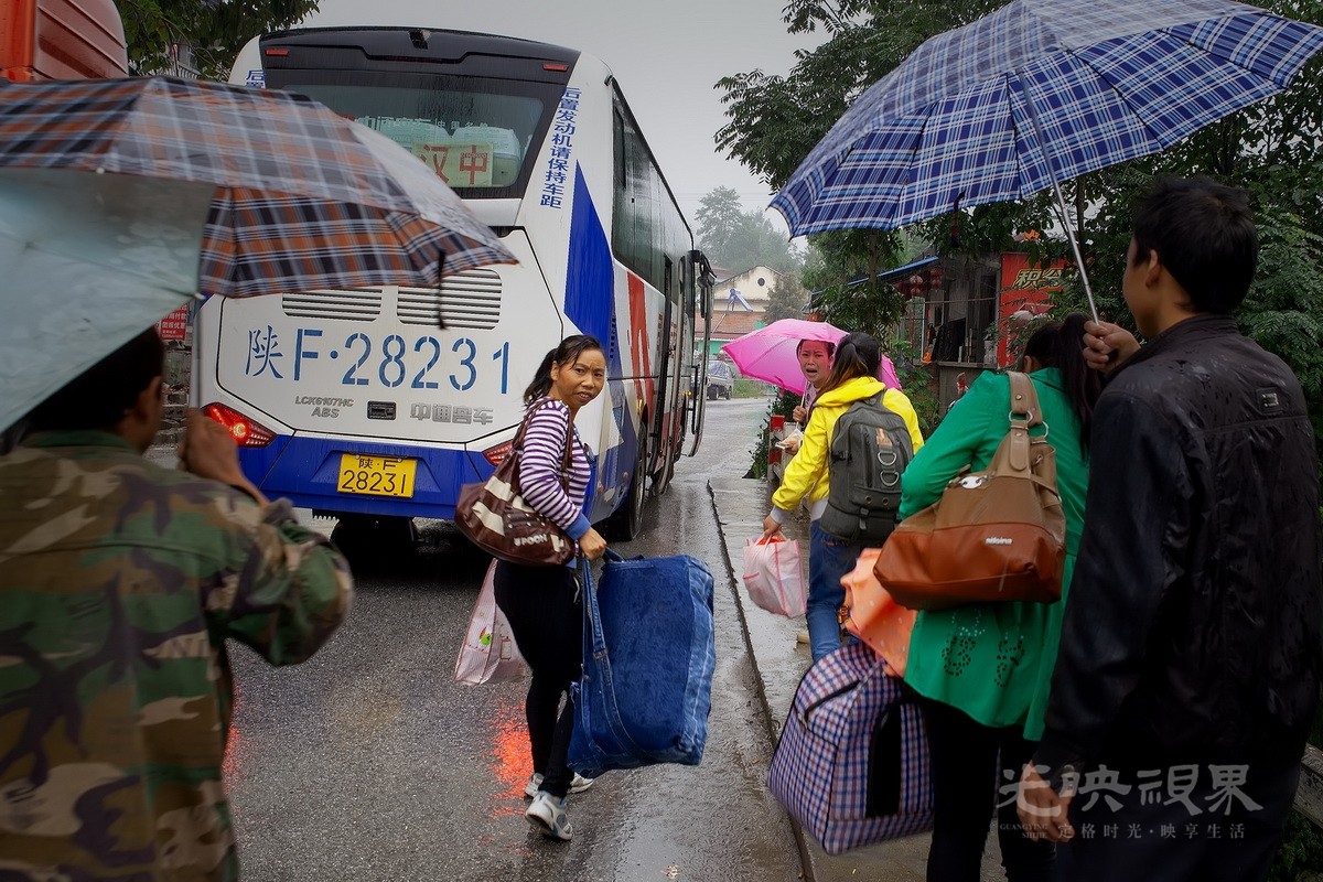 55徐鹏-雨中送别84PH5r2ZYNzb.jpg