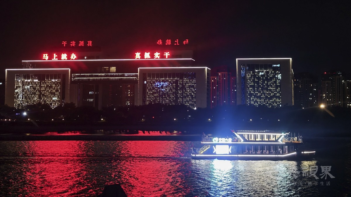 东江滨夜色031200.jpg