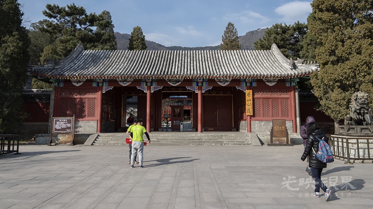 香山公园门口1200.jpg
