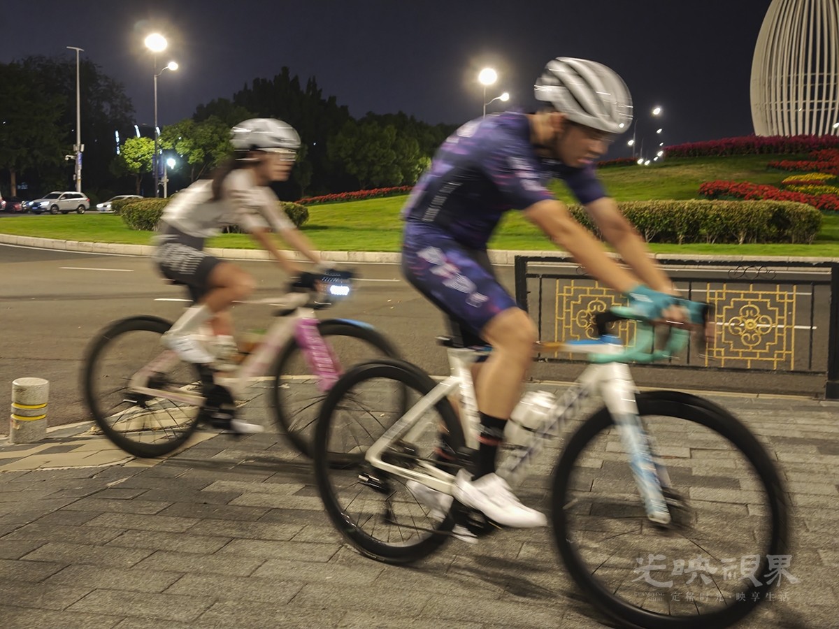 男女搭配骑车不累1200.jpg