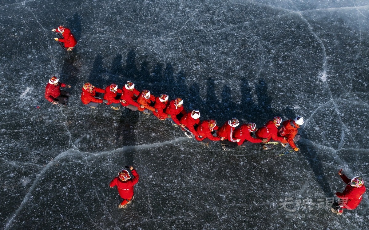 017陶华-冰上“小火车”94NN6pY48yBB.jpg
