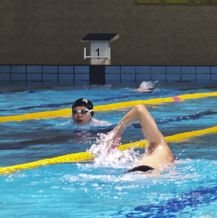 午间游泳06900.jpg