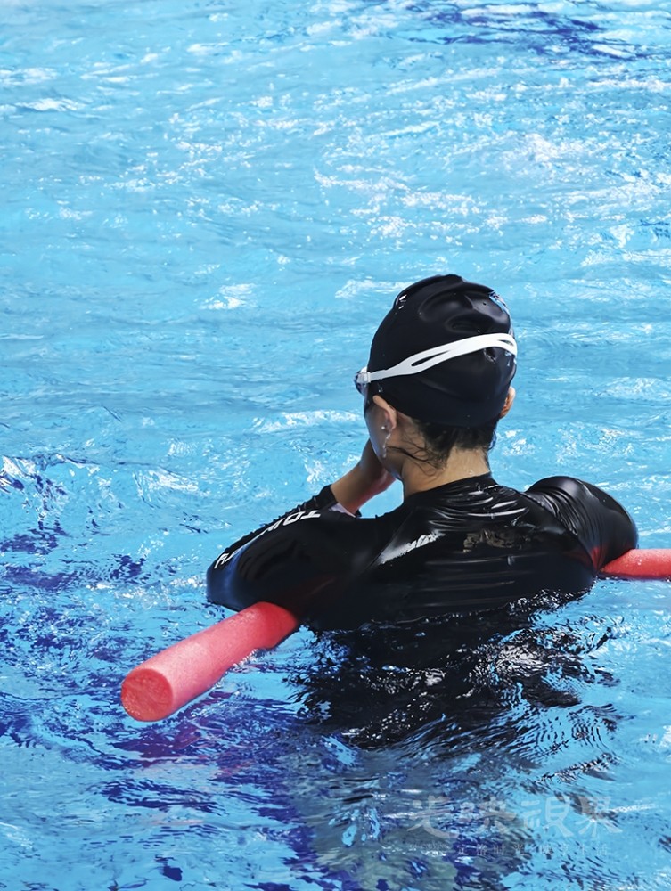 午间游泳081024.jpg