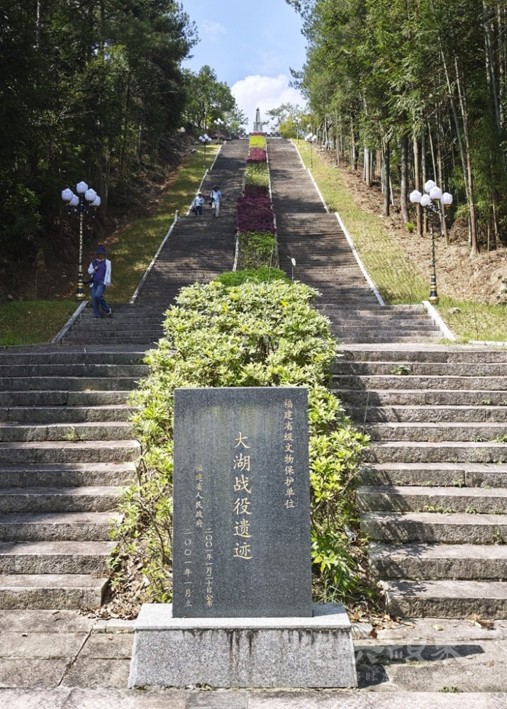 大湖抗日纪念塔011024.jpg