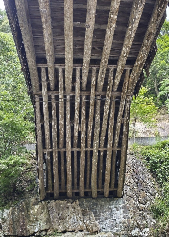塘里廊桥081200.jpg