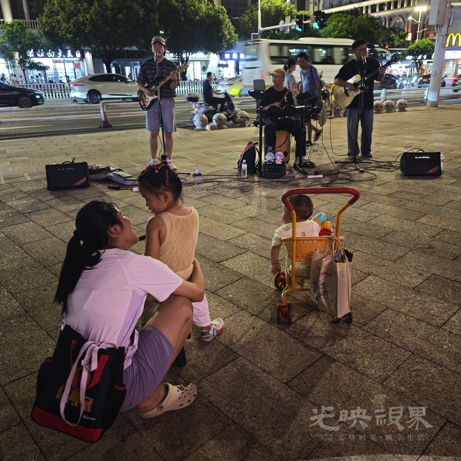 听歌900.jpg
