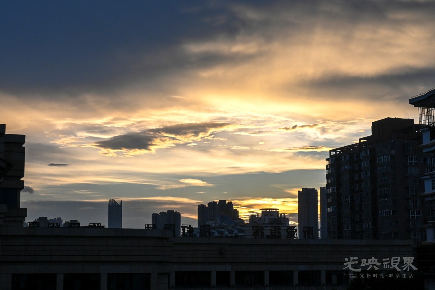 灿烂的晚霞011600.jpg