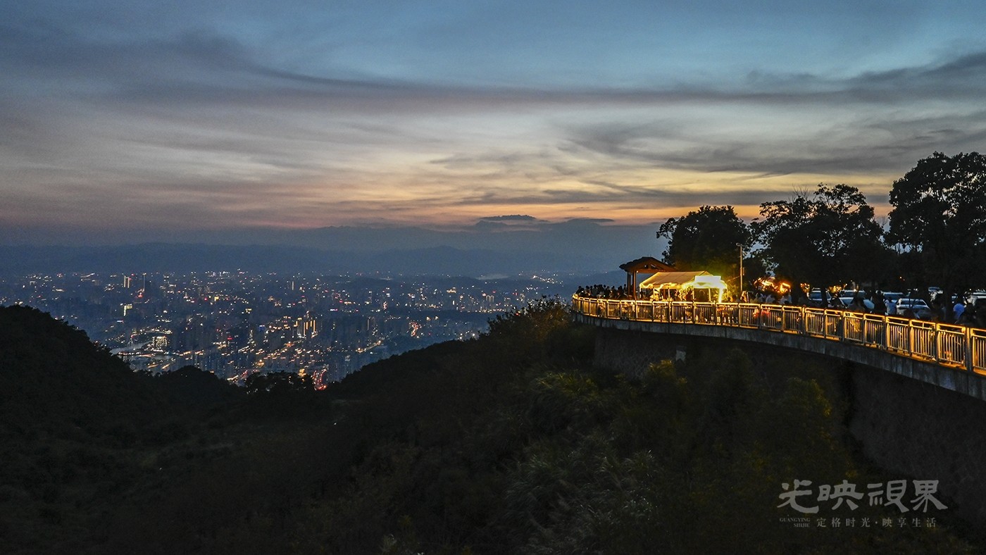 山巅纳凉041400.jpg