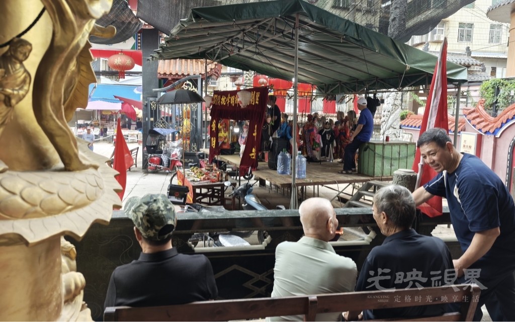 提线木偶表演011200.jpg