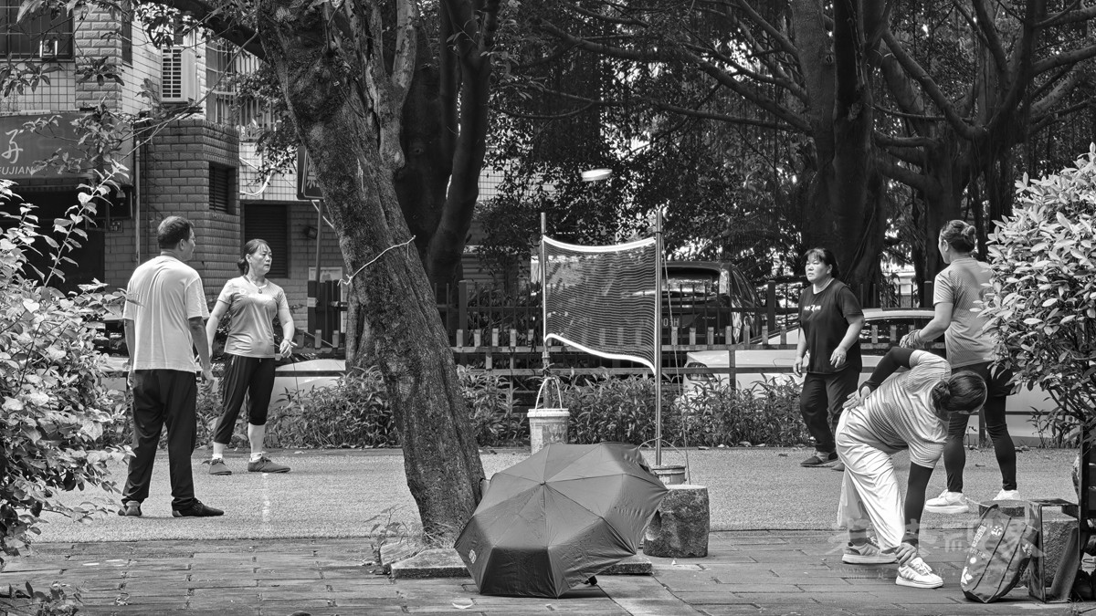 踢毽子1200.jpg