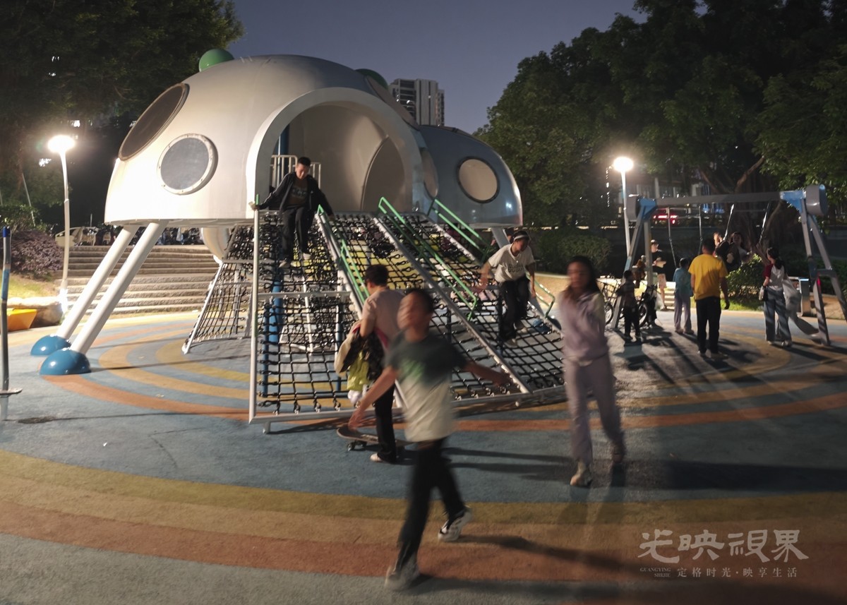 快乐的夜晚001111200.jpg