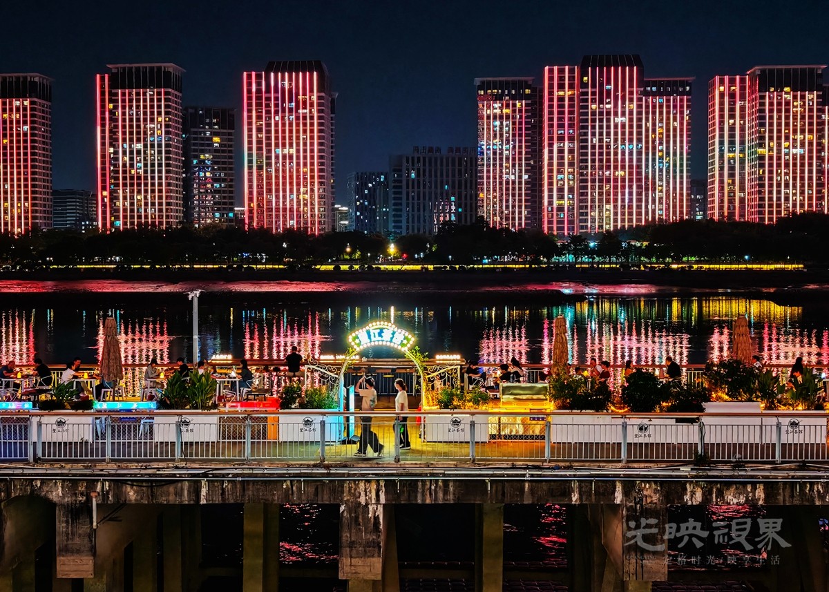 江滨秋夜031200反转.jpg