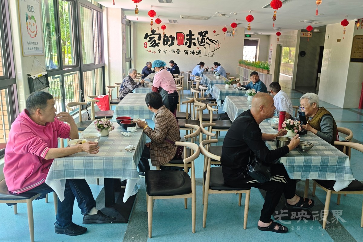 闽侯县福利院午餐021200.jpg