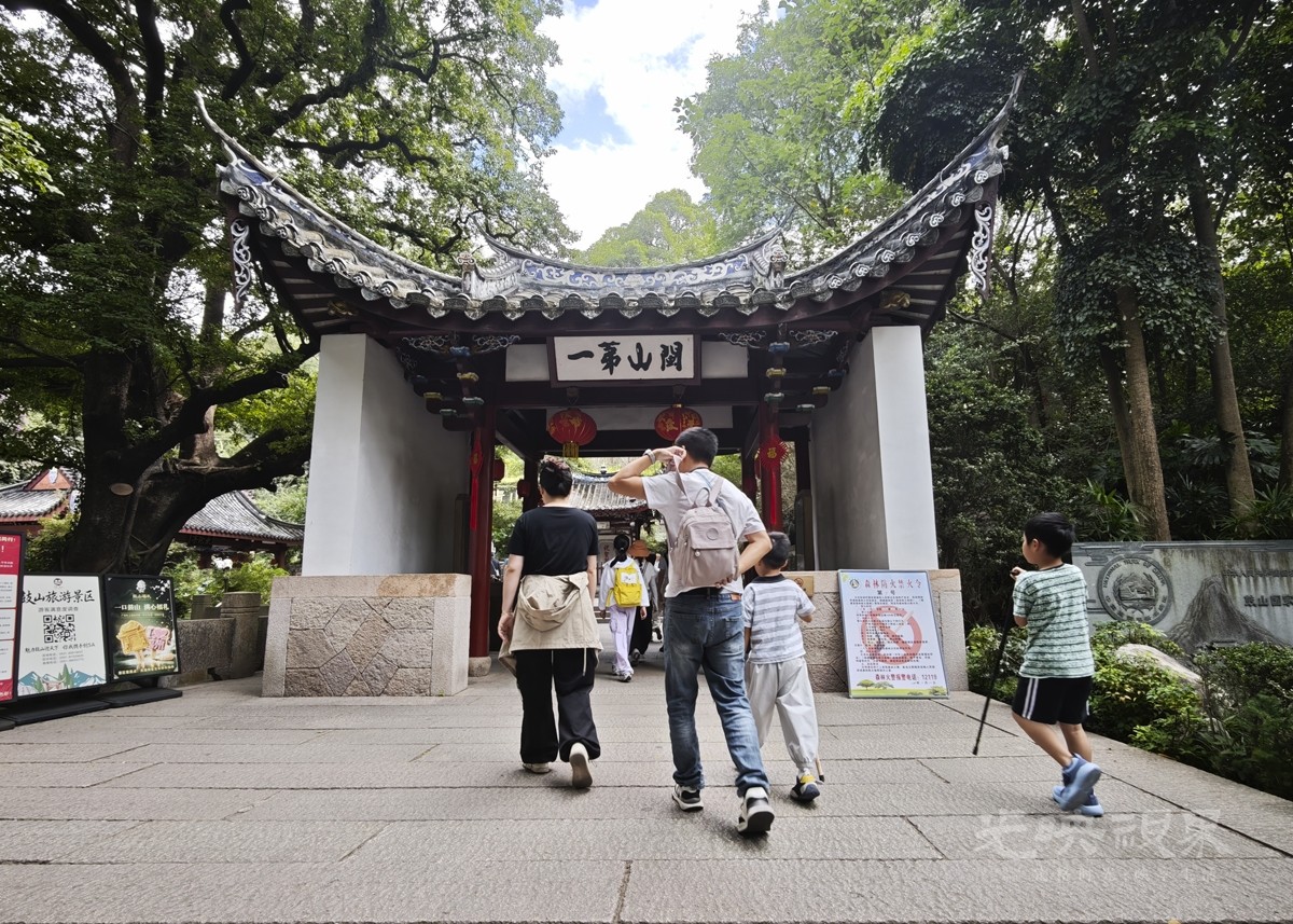 登鼓山021200.jpg