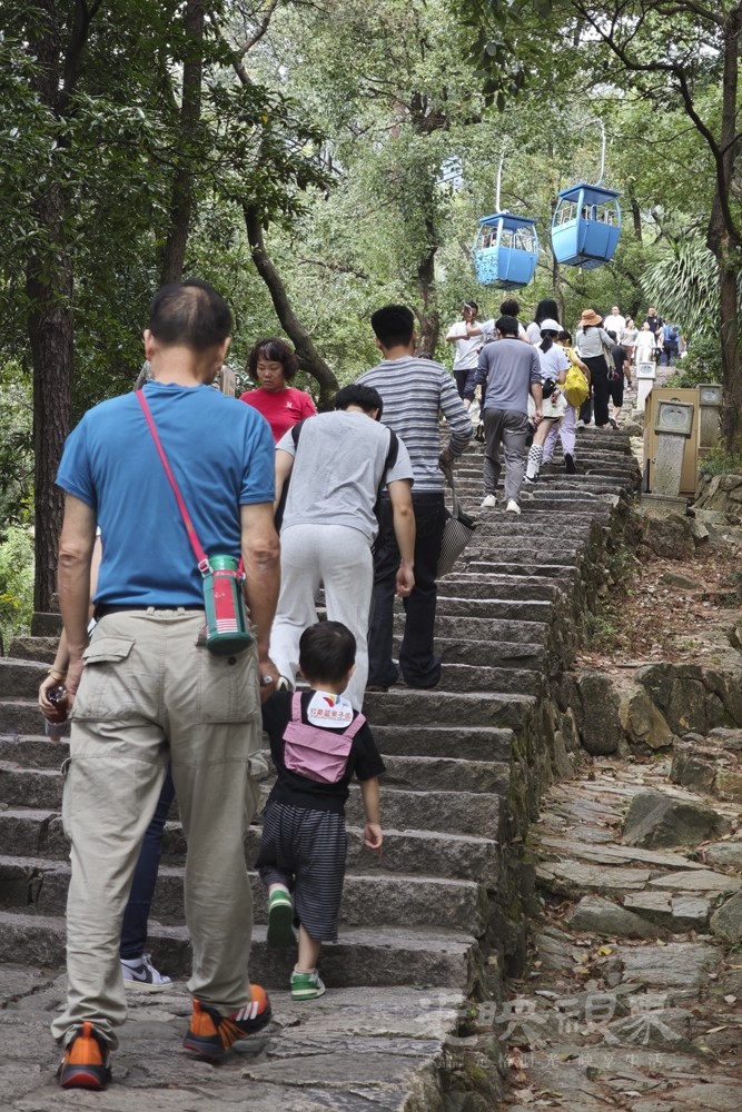 登鼓山051000.jpg